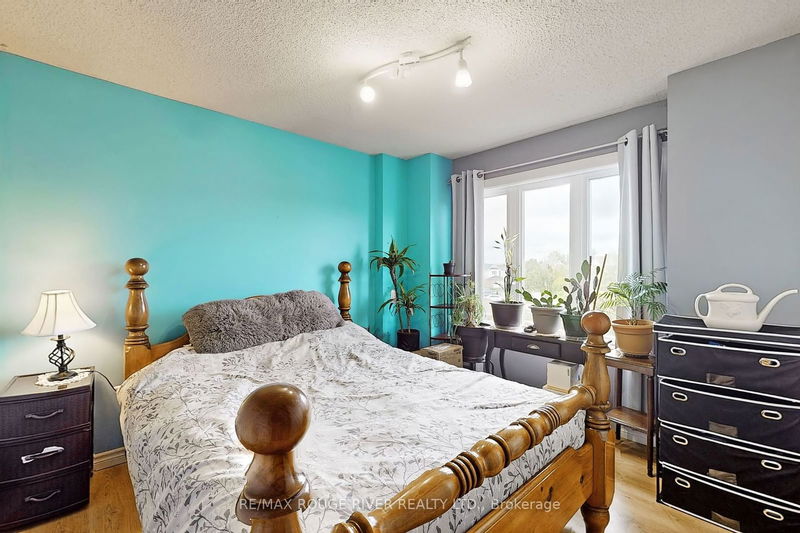 1053 Summitview Cres  Oshawa, L1K 2K5 | Image 18