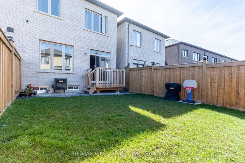 120 Ogston Cres E Whitby, L1P 0H3 | Image 24