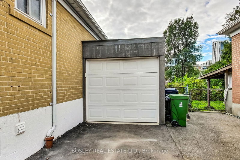 37 Avis Cres  Toronto, M4B 1B8 | Image 27