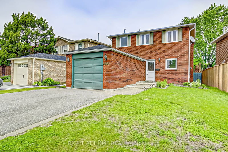 685 Foxwood Tr  Pickering, L1V 3Y1 | Image 2