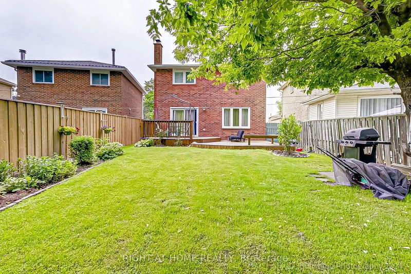 685 Foxwood Tr  Pickering, L1V 3Y1 | Image 5