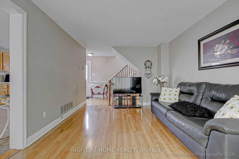 685 Foxwood Tr  Pickering, L1V 3Y1 | Image 9