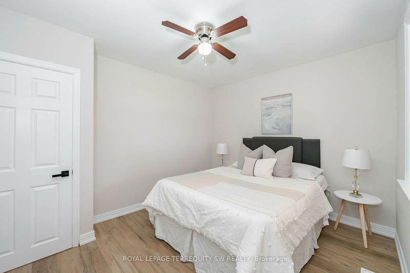 216 Flora Dr  Toronto, M1P 1A9 | Image 16