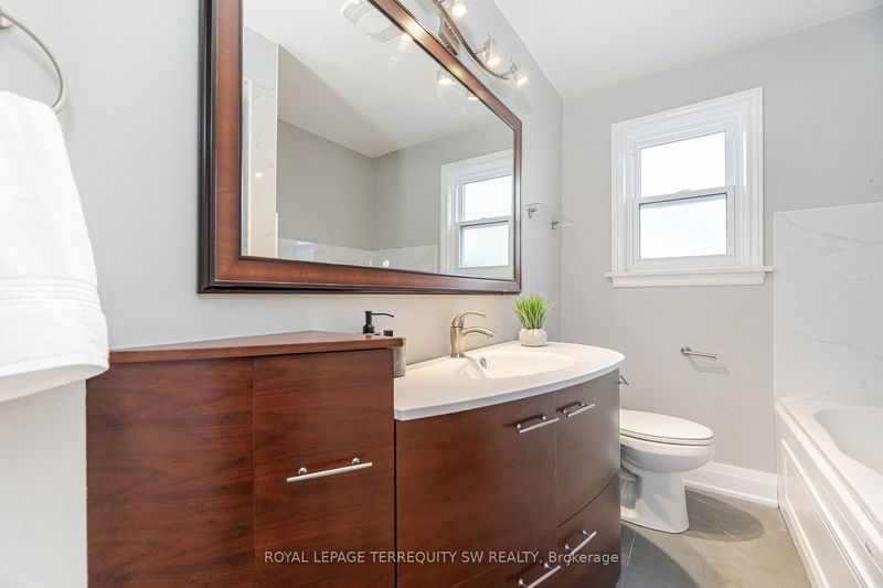 216 Flora Dr  Toronto, M1P 1A9 | Image 20