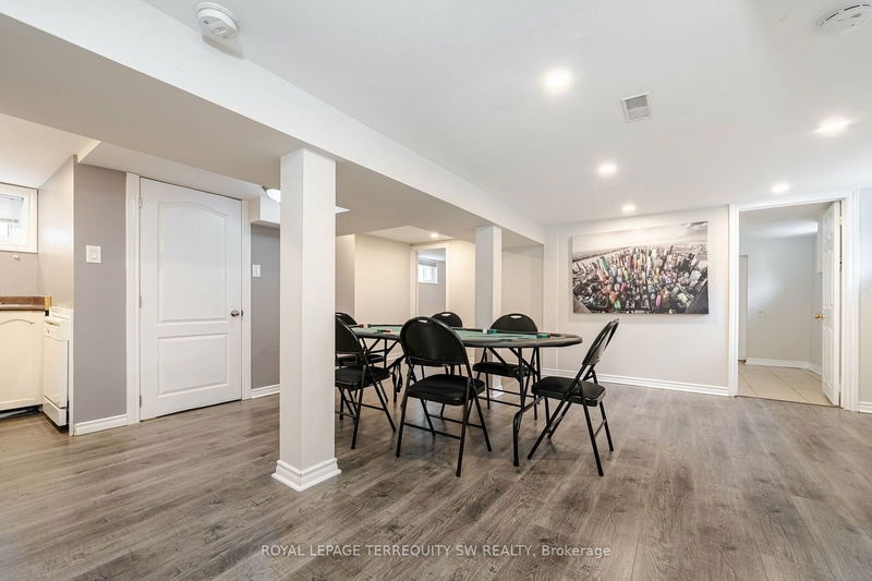 216 Flora Dr  Toronto, M1P 1A9 | Image 23