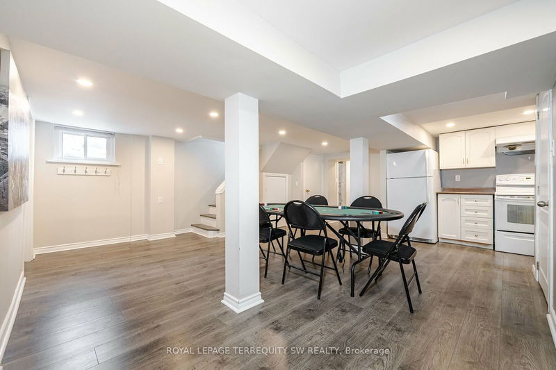 216 Flora Dr  Toronto, M1P 1A9 | Image 24