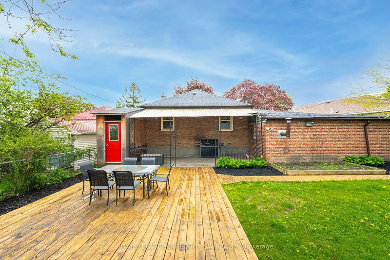 216 Flora Dr  Toronto, M1P 1A9 | Image 35