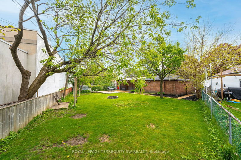 216 Flora Dr  Toronto, M1P 1A9 | Image 37