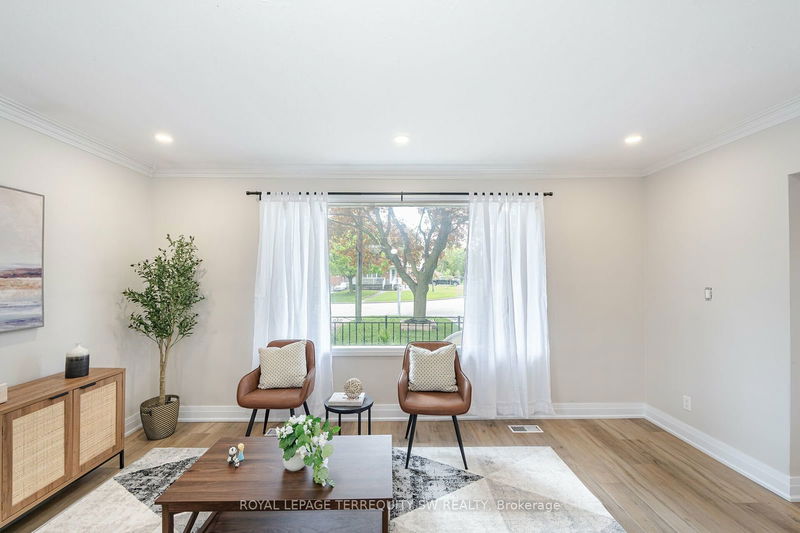 216 Flora Dr  Toronto, M1P 1A9 | Image 7