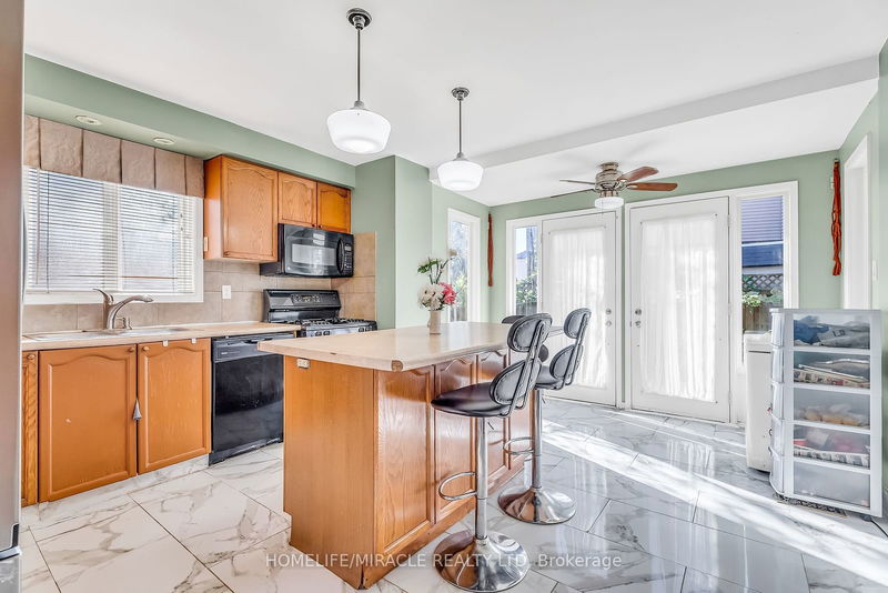 1 Beechnut Cres  Clarington, L1E 1Y5 | Image 10