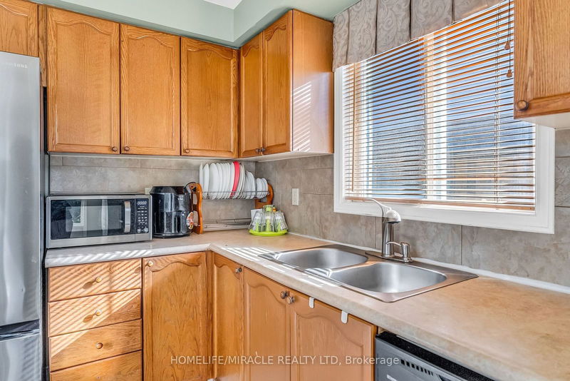 1 Beechnut Cres  Clarington, L1E 1Y5 | Image 12