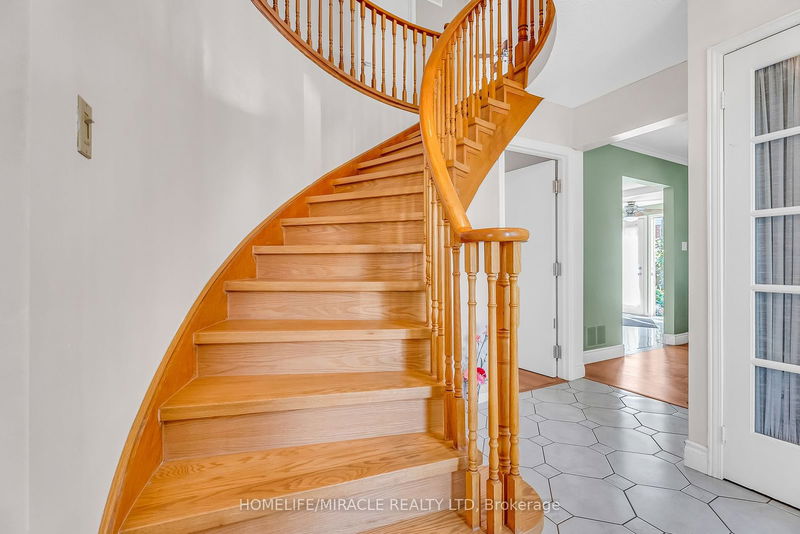 1 Beechnut Cres  Clarington, L1E 1Y5 | Image 15