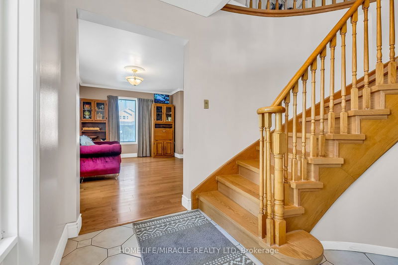 1 Beechnut Cres  Clarington, L1E 1Y5 | Image 5