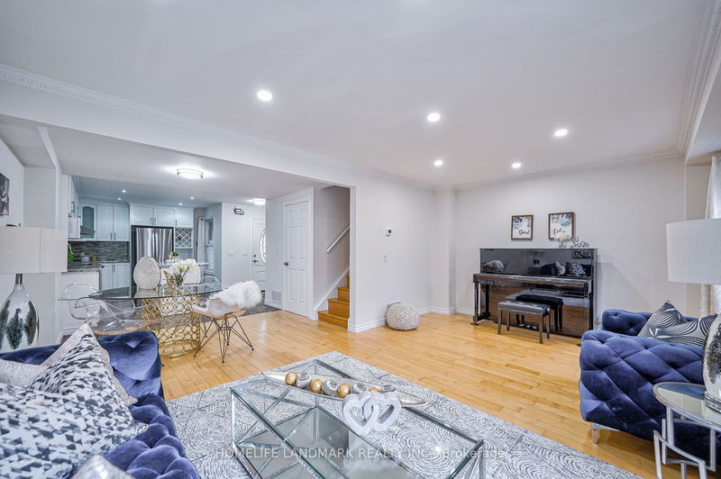 8 Whistling Hills Dr  Toronto, M1V 2B5 | Image 4