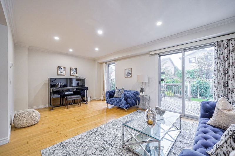 8 Whistling Hills Dr  Toronto, M1V 2B5 | Image 5