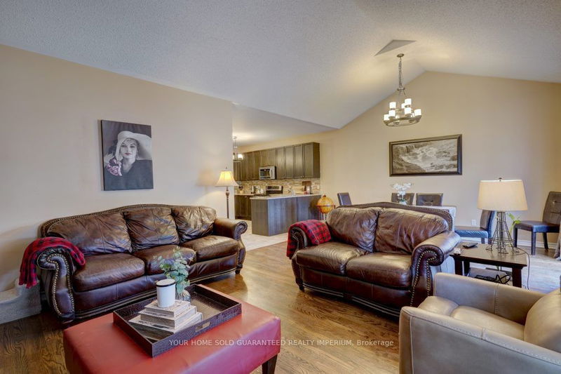 1238 Macinally Crt  Oshawa, L1K 0B6 | Image 10