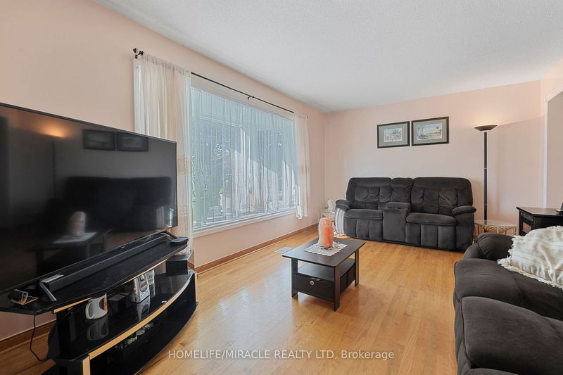 18 Snowball Cres  Toronto, M1B 1R8 | Image 4