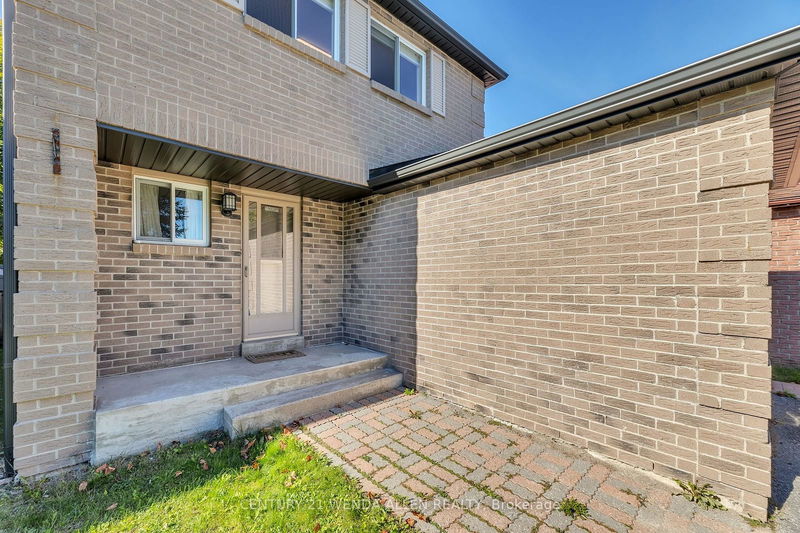 156 Delaney Dr  Ajax, L1T 2B8 | Image 2