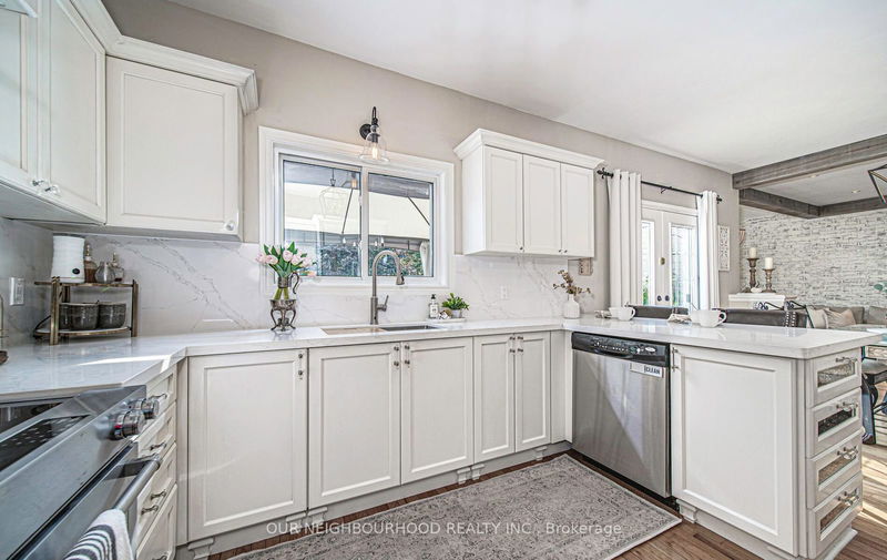 407 Frontier Crt  Pickering, L1W 4B1 | Image 12