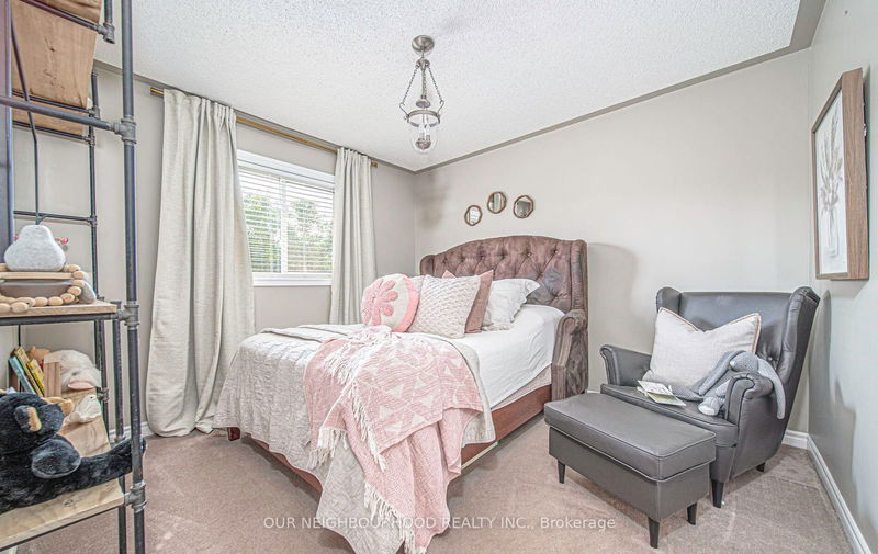 407 Frontier Crt  Pickering, L1W 4B1 | Image 22