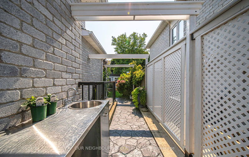 407 Frontier Crt  Pickering, L1W 4B1 | Image 28