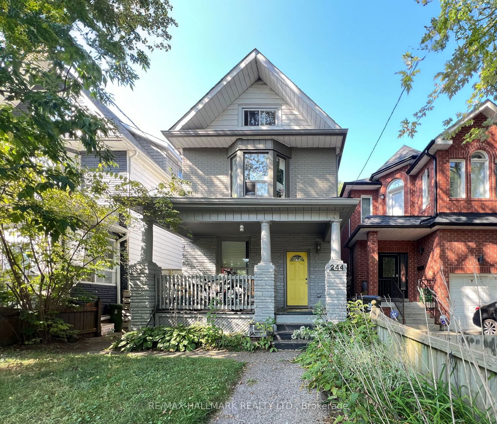 Building in 244 Ashdale Avenue