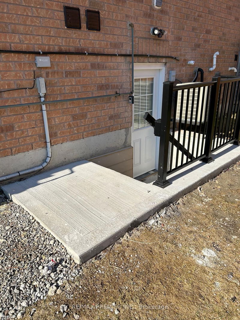home for lease on 85 Grosbeak Crescent