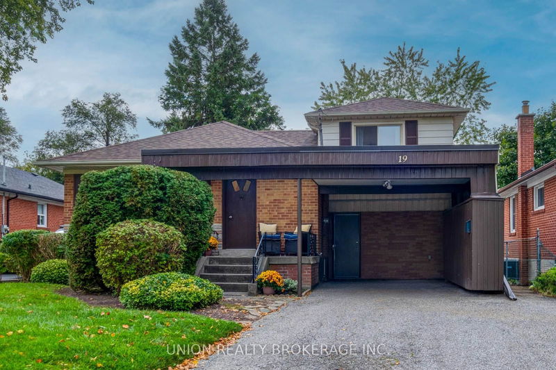 19 Carslake Cres  Toronto, M1J 2A8 | Image 1