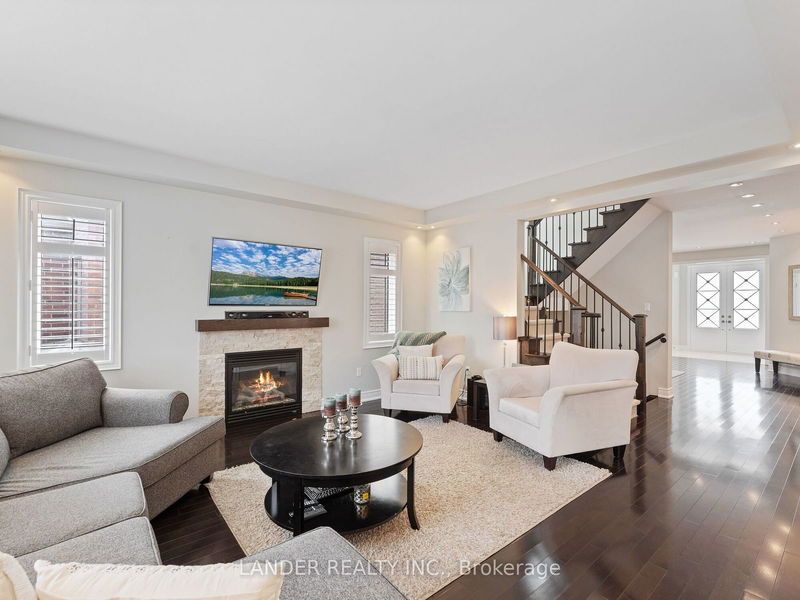 13 Coach Cres  Whitby, L1R 0K8 | Image 7