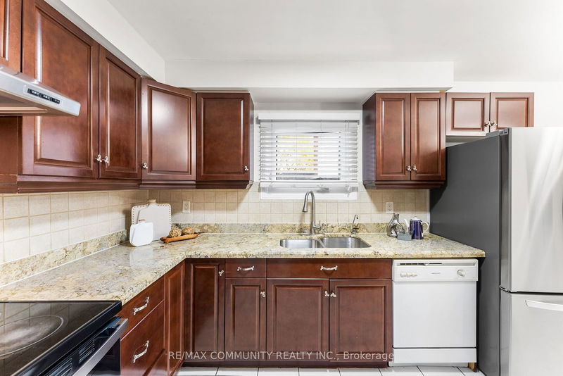 1645 Middleton St  Pickering, L1X 2K1 | Image 12