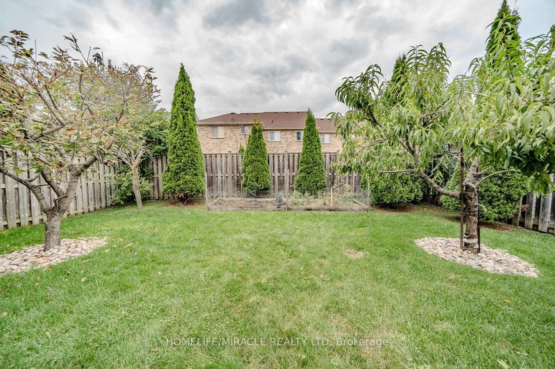 47 Gabrielle Cres  Whitby, L1R 3M5 | Image 2