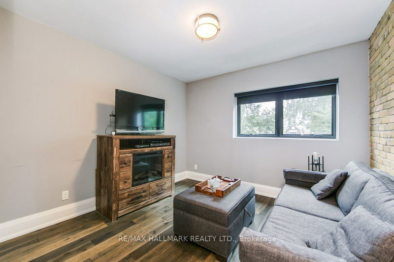 65 Coady Ave  Toronto, M4M 2Y9 | Image 17