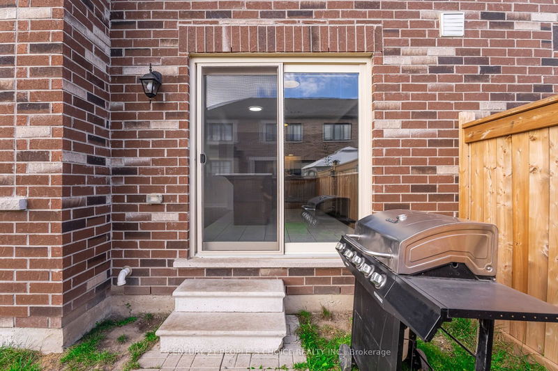 92 Coho Dr  Whitby, L1P 0E6 | Image 40