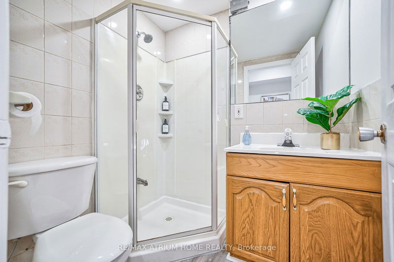 18 Castle Hill Dr  Toronto, M1T 2Y3 | Image 25