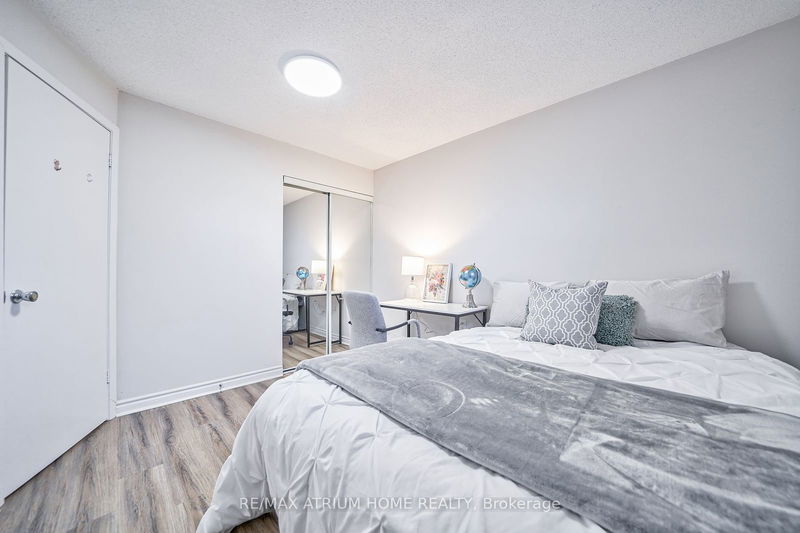 18 Castle Hill Dr  Toronto, M1T 2Y3 | Image 35