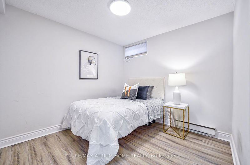 18 Castle Hill Dr  Toronto, M1T 2Y3 | Image 38