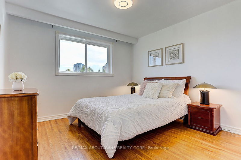 31 Lambeth Sq  Toronto, M1W 3B3 | Image 19