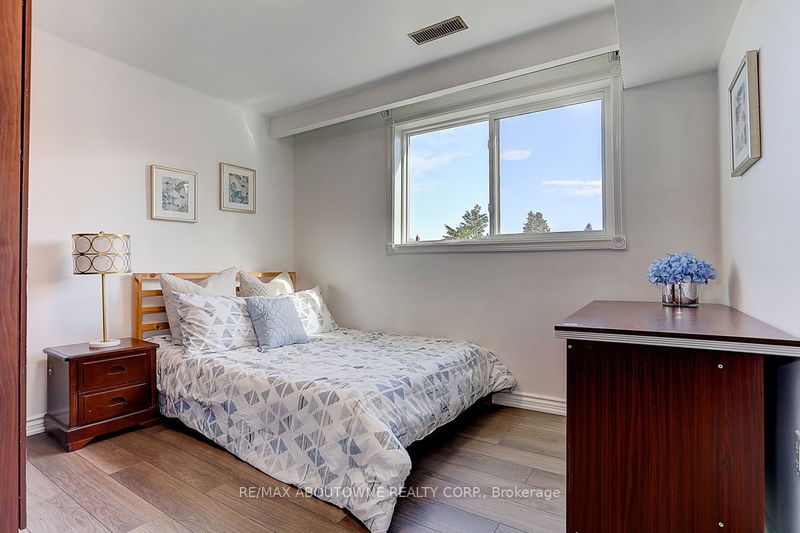 31 Lambeth Sq  Toronto, M1W 3B3 | Image 25