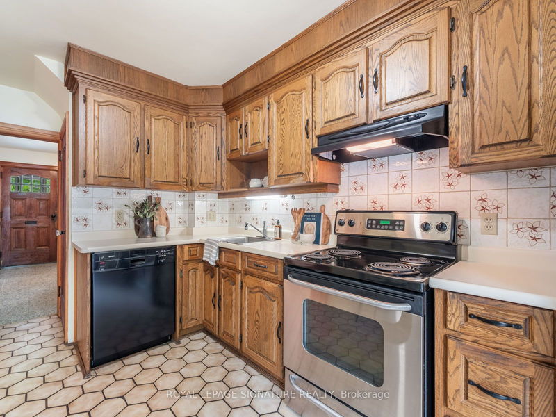 24 Chilton Rd  Toronto, M4J 3C8 | Image 15