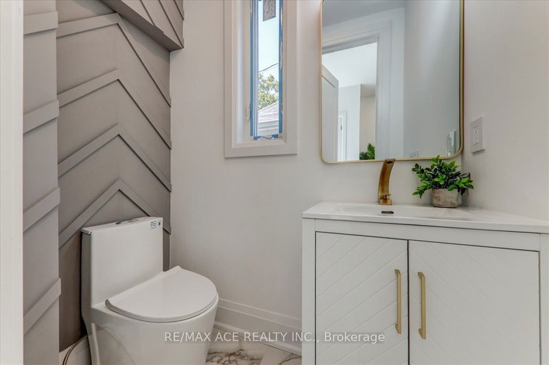 153 King Edward Ave  Toronto, M4C 5J7 | Image 14