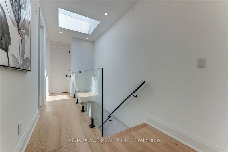 153 King Edward Ave  Toronto, M4C 5J7 | Image 17