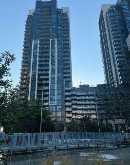 home for lease on 822-20 Meadowglen Place E