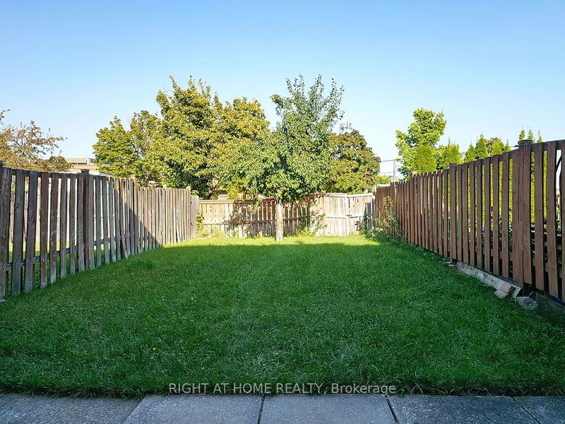 121 Valley Stream Dr  Toronto, M1V 2A4 | Image 4