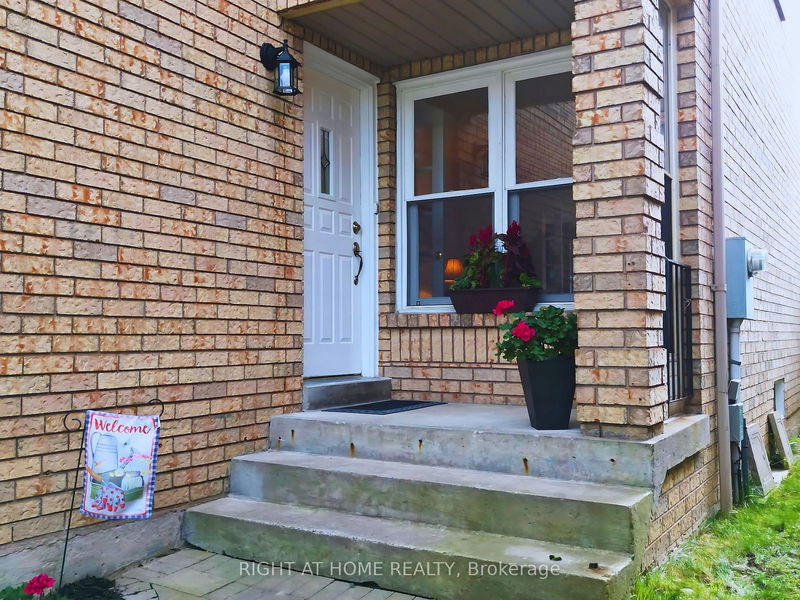 44 Sable Cres  Whitby, L1R 1Y5 | Image 2