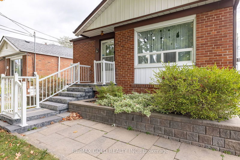 98 Marble Arch Cres  Toronto, M1R 1W9 | Image 3