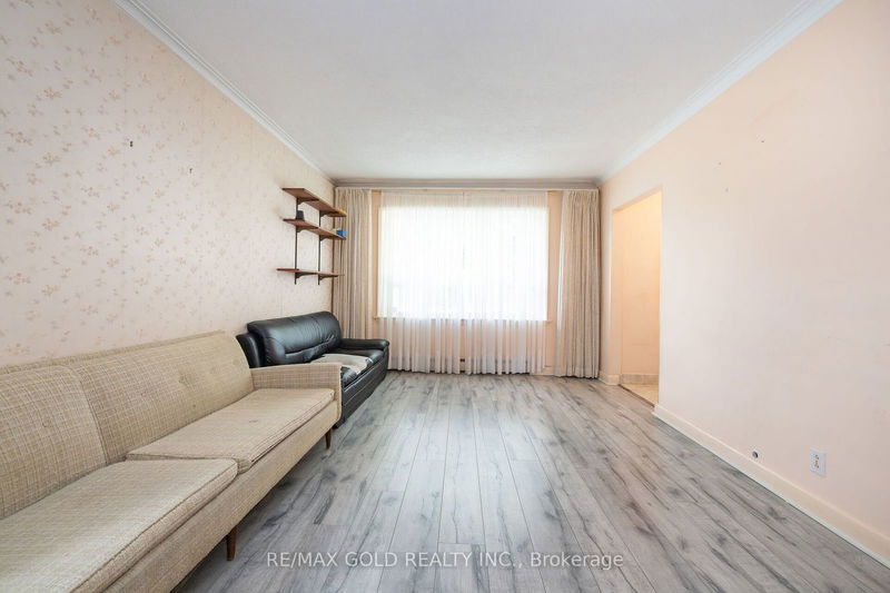 98 Marble Arch Cres  Toronto, M1R 1W9 | Image 6