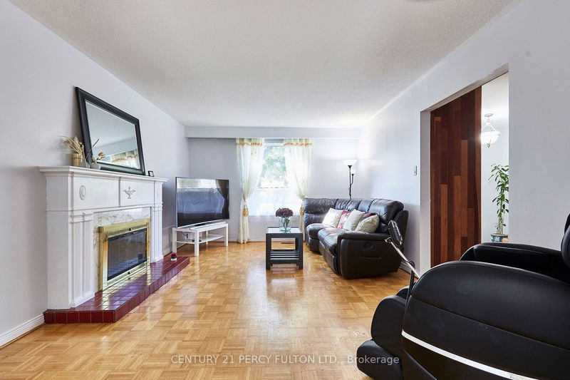 3 Farmington Cres  Toronto, M1S 1E9 | Image 5