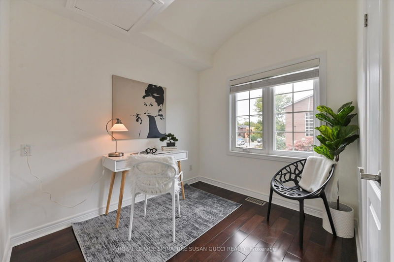 1425 Woodbine Ave  Toronto, M4C 4G7 | Image 22