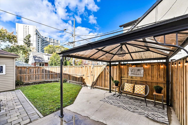 1425 Woodbine Ave  Toronto, M4C 4G7 | Image 38