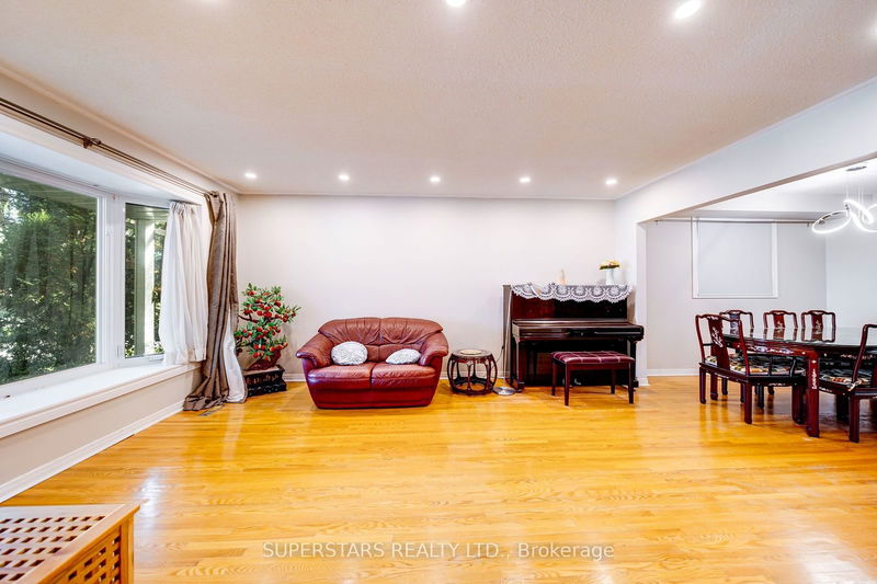 15 Pipers Green Ave  Toronto, M1S 3J9 | Image 3